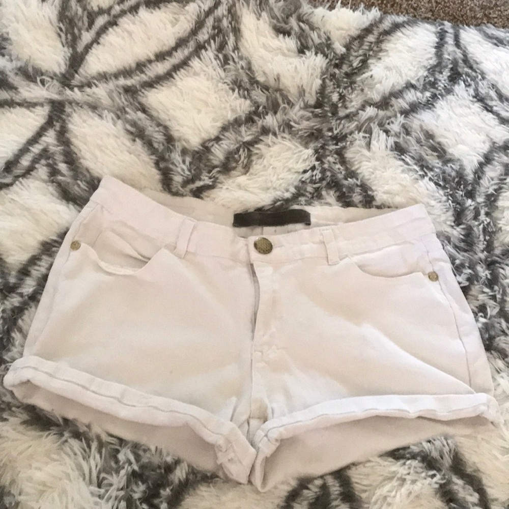 ⚜️White shorts